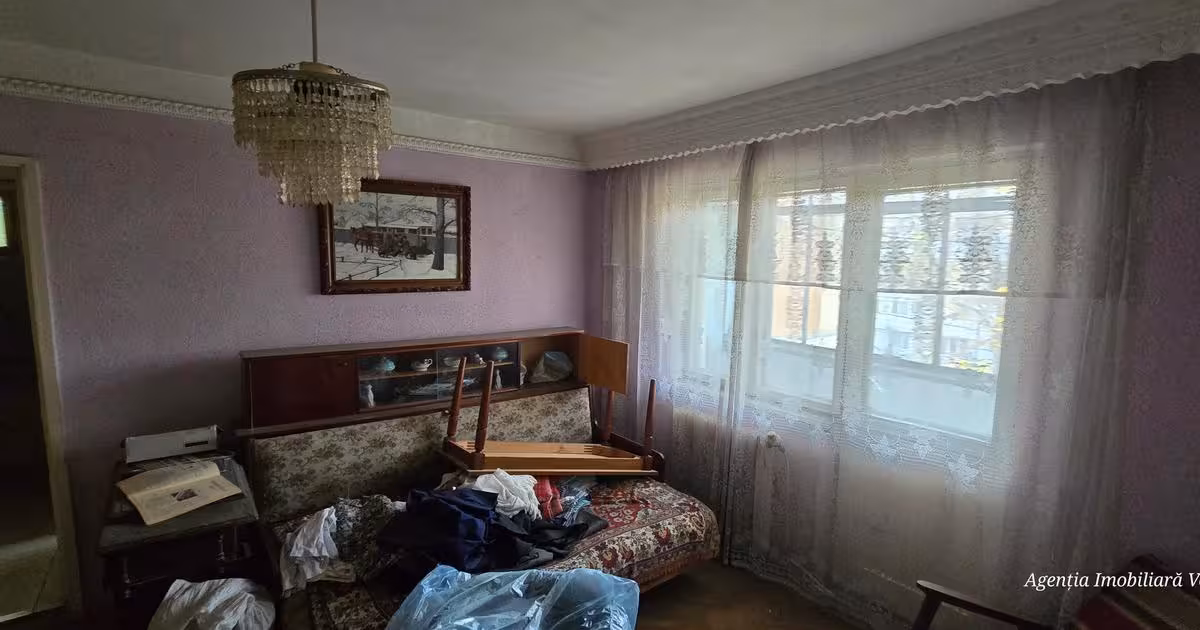 Apartament de vânzare cu 3 camere în zona Central, Botoșani