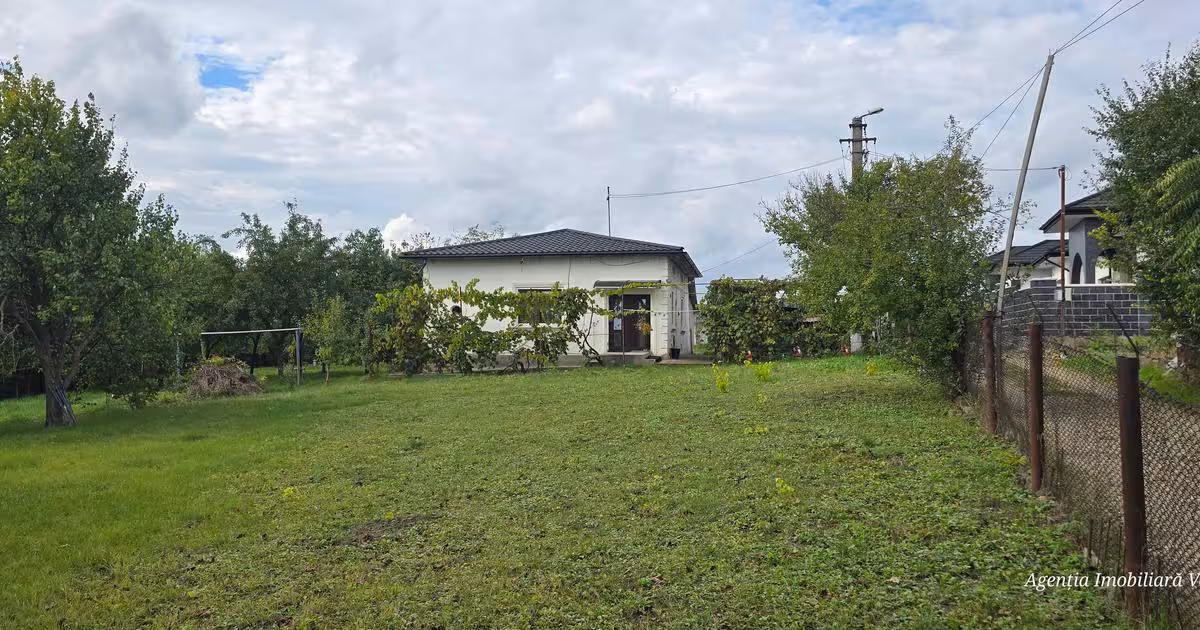 Casă individuală de vânzare cu 3 camere în zona Central, Botoșani