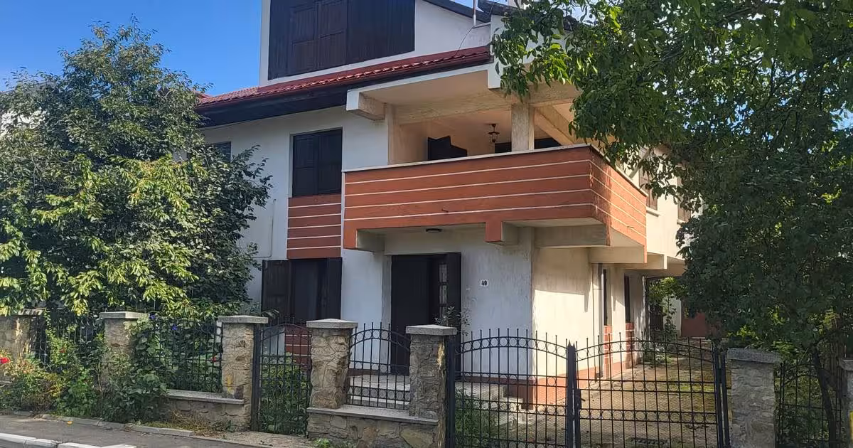 Casă individuală de vânzare cu 6 camere în zona Central, Botoșani
