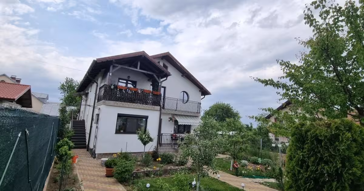 Casă individuală de vânzare cu 8 camere în zona Nord, Botoșani