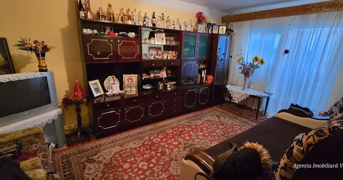 Apartament de vânzare cu 3 camere în zona Central, Botoșani