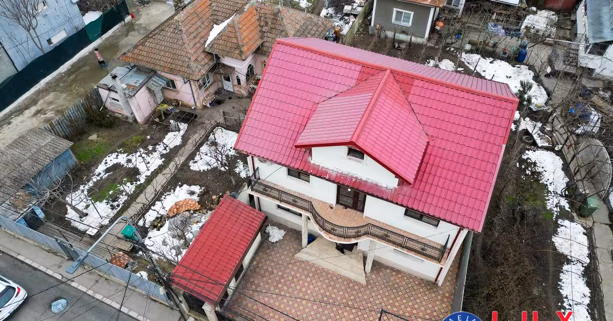 Casă individuală de vânzare cu 5 camere, mobilată în zona Central, Tulcea