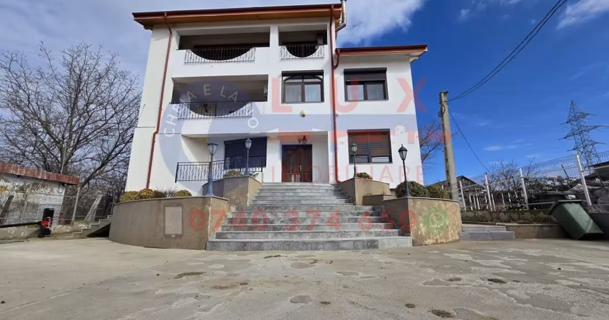 Casă de vânzare cu 11 camere, mobilată în zona Vest, Tulcea
