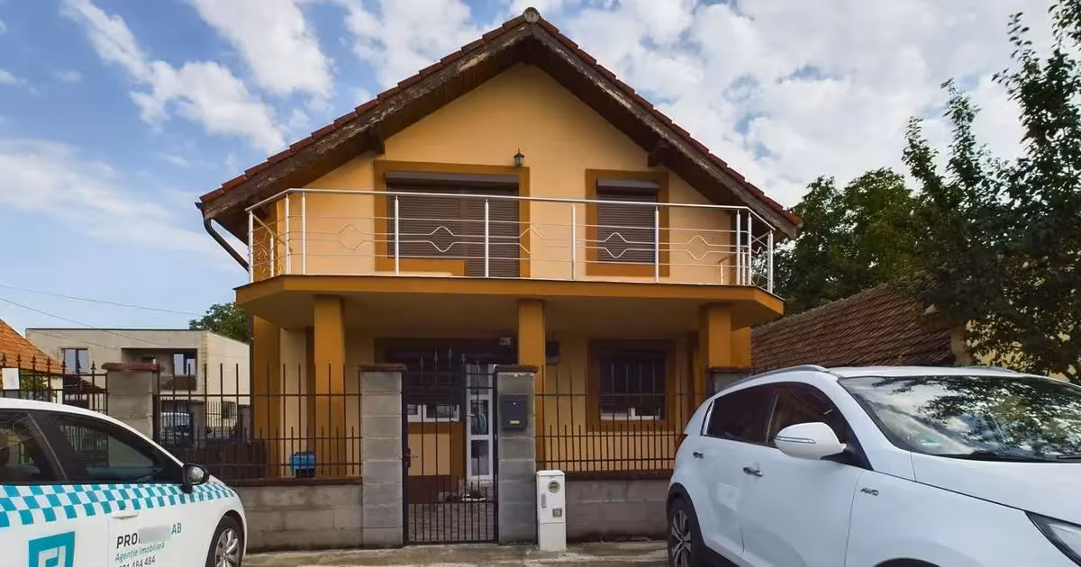 Casă individuală de vânzare cu 5 camere, mobilată în Utvin