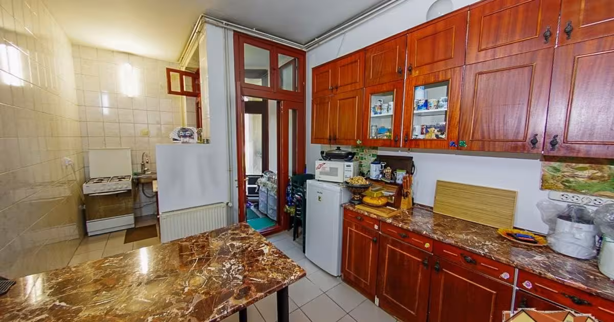 Casă individuală de vânzare cu 9 camere în zona Piața Centrală, Galați