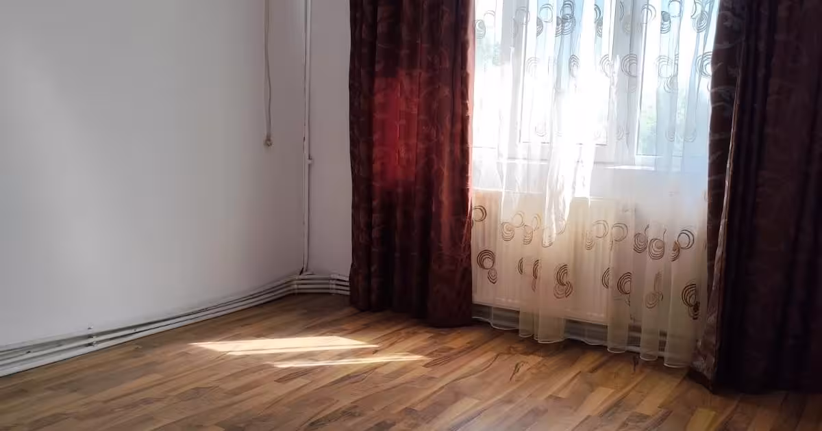 Apartament de vânzare cu 3 camere în zona Micro 16, Galați