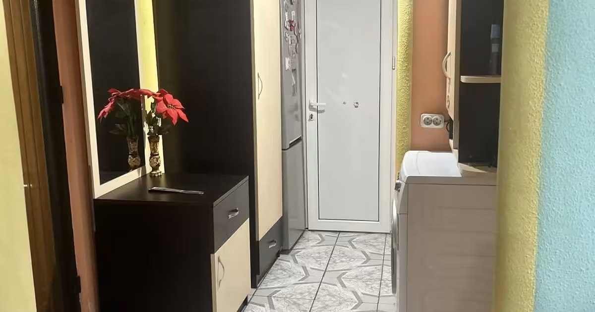 Apartament de vânzare cu 4 camere în zona Micro 38, Galați