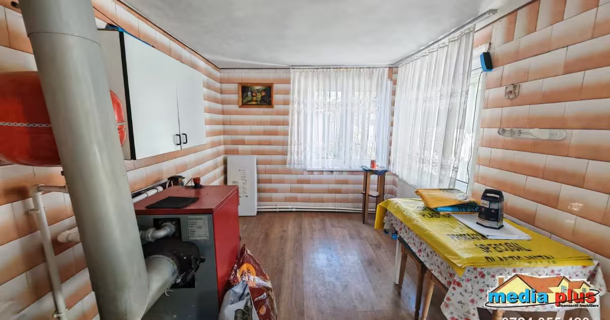 Casă individuală de vânzare cu 3 camere în zona Est, Galați