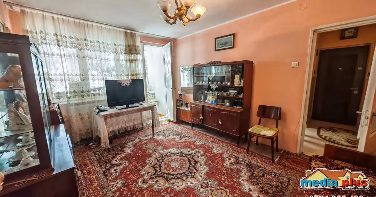 Apartament de vânzare cu 4 camere în zona Micro 16, Galați
