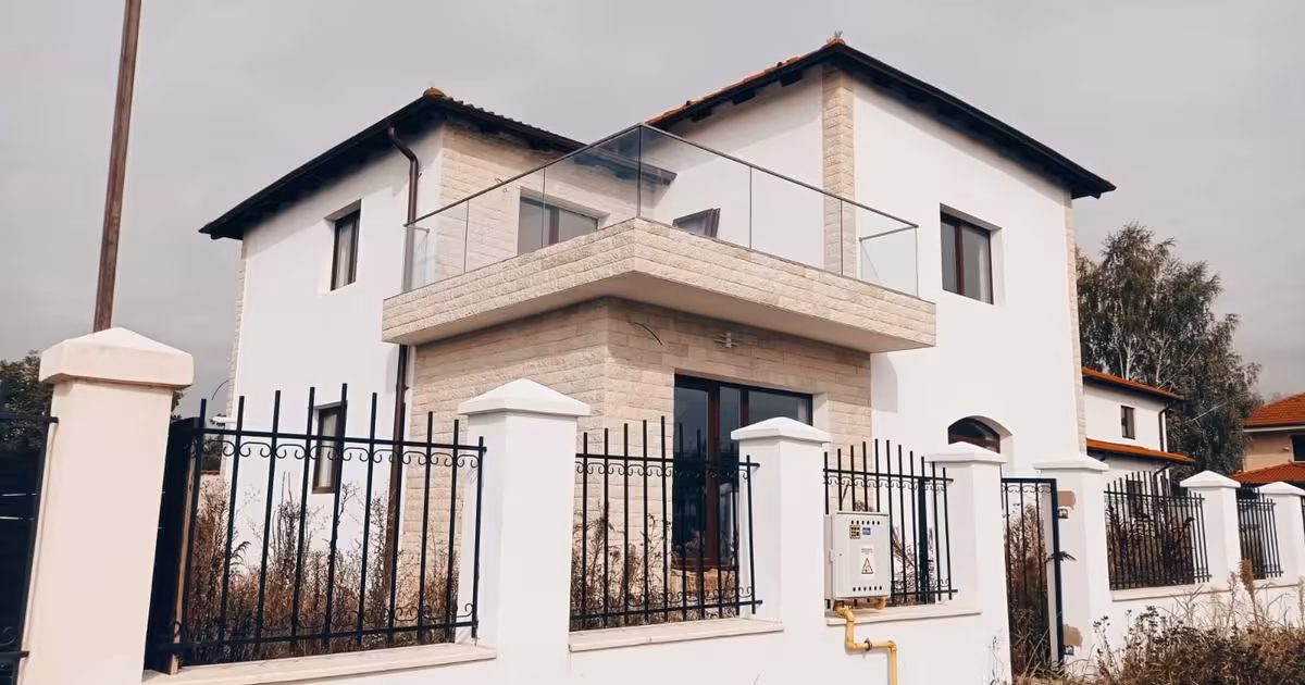 Casă individuală de vânzare cu 4 camere în Ștefăneștii Noi