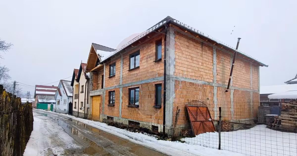 Casă de vânzare cu 6 camere în Săliște