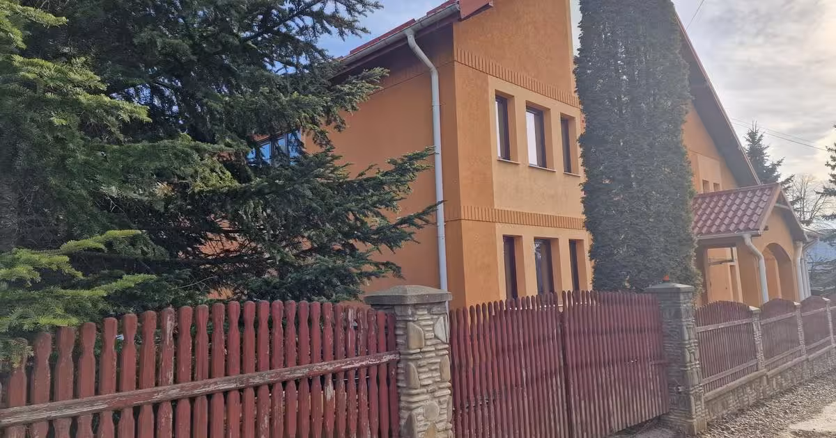 Casă individuală de vânzare cu 5 camere în zona Burdujeni, Suceava
