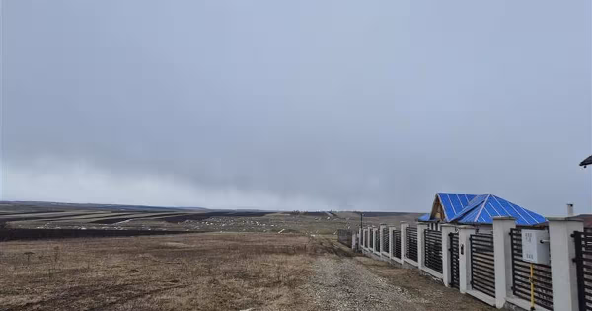 Teren agricol extravilan de vânzare de 800 mp, în Moara Nica