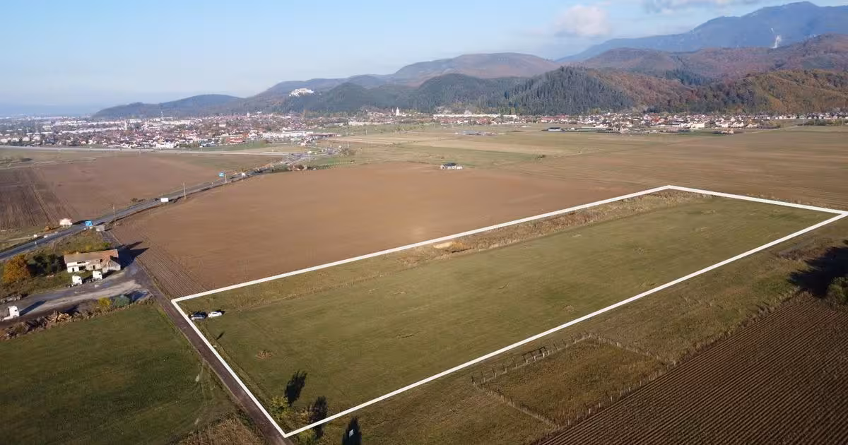 Teren Construcții intravilan de vânzare de 37930 mp, în Râșnov