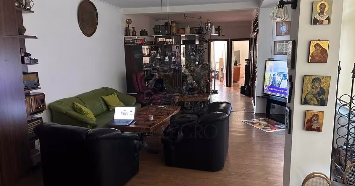 Apartament de vânzare cu 4 camere, mobilat în zona Central, Ultracentral