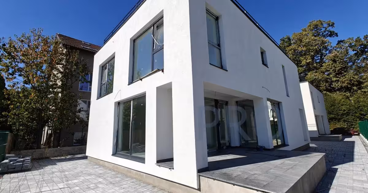 Casă individuală de vânzare cu 4 camere în zona Calea Dumbrăvii, Sibiu