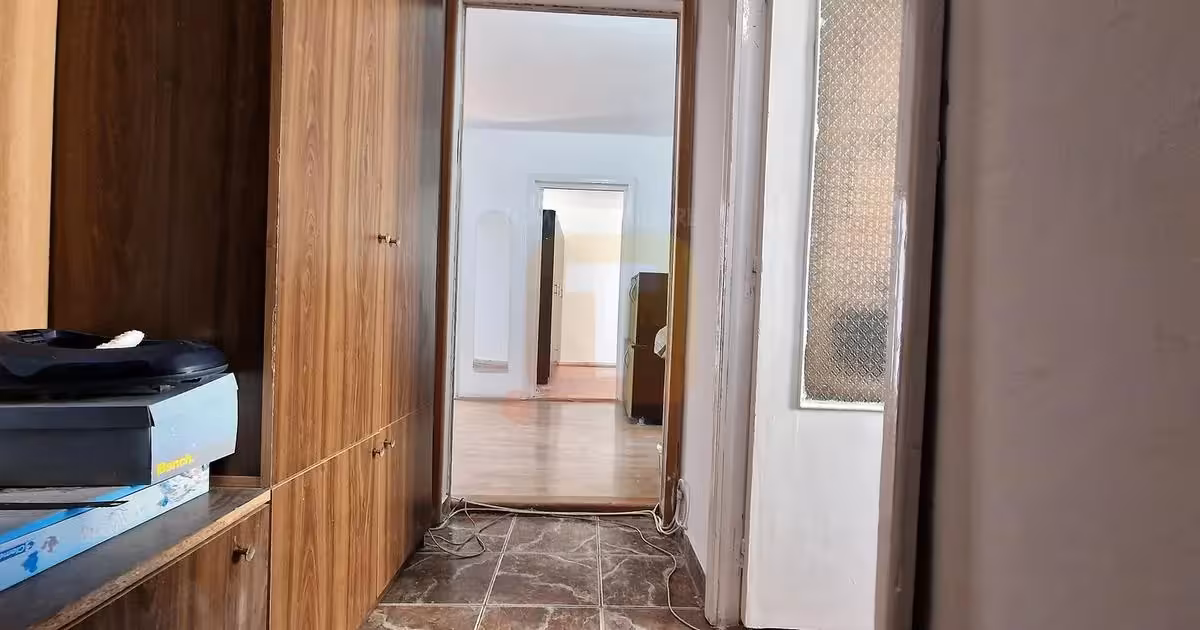 Apartament de vânzare cu 3 camere în zona Calea Romanului, Piatra-Neamț