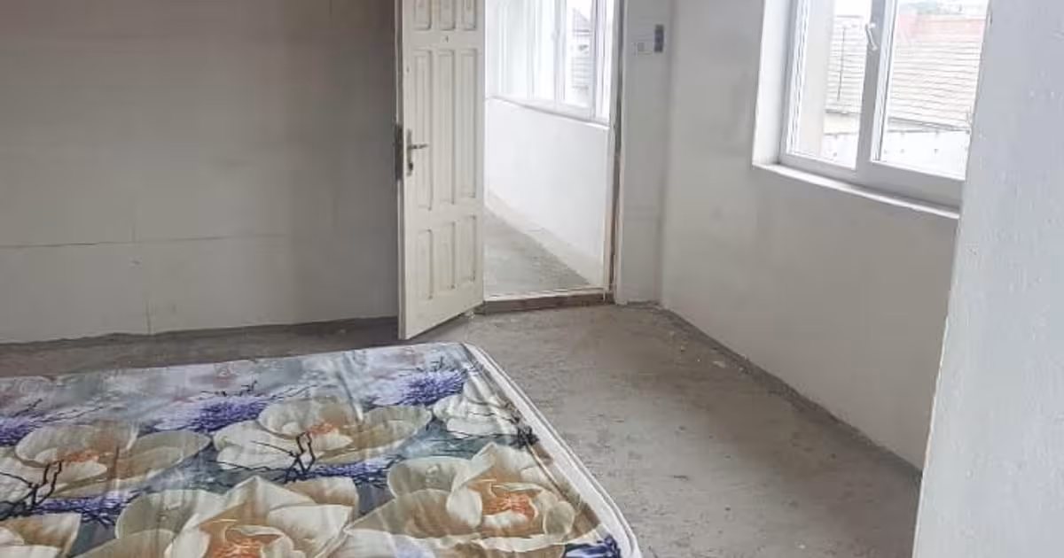 Casă de vânzare cu 6 camere în Năvodari