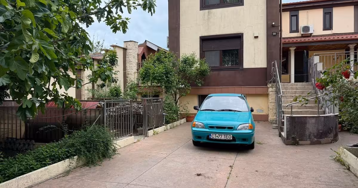 Casă de vânzare cu 7 camere, mobilată în zona Tomis II, Constanța