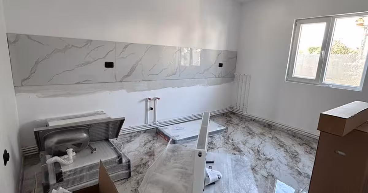 Casă individuală de vânzare cu 3 camere în Lumina