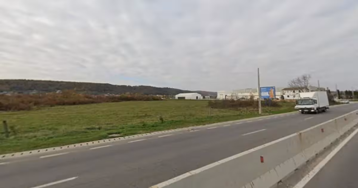 Teren Construcții intravilan de vânzare de 12800 mp, în Mărăcineni
