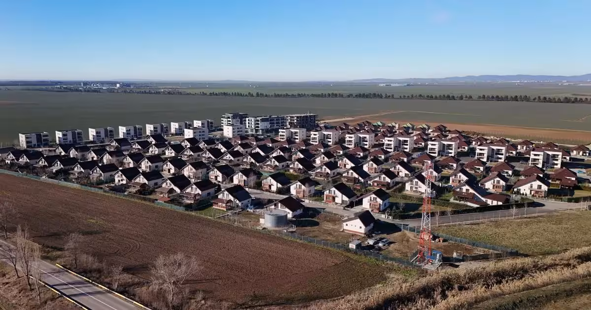 Apartament de vânzare cu 3 camere în zona Exterior Nord, Ploiești