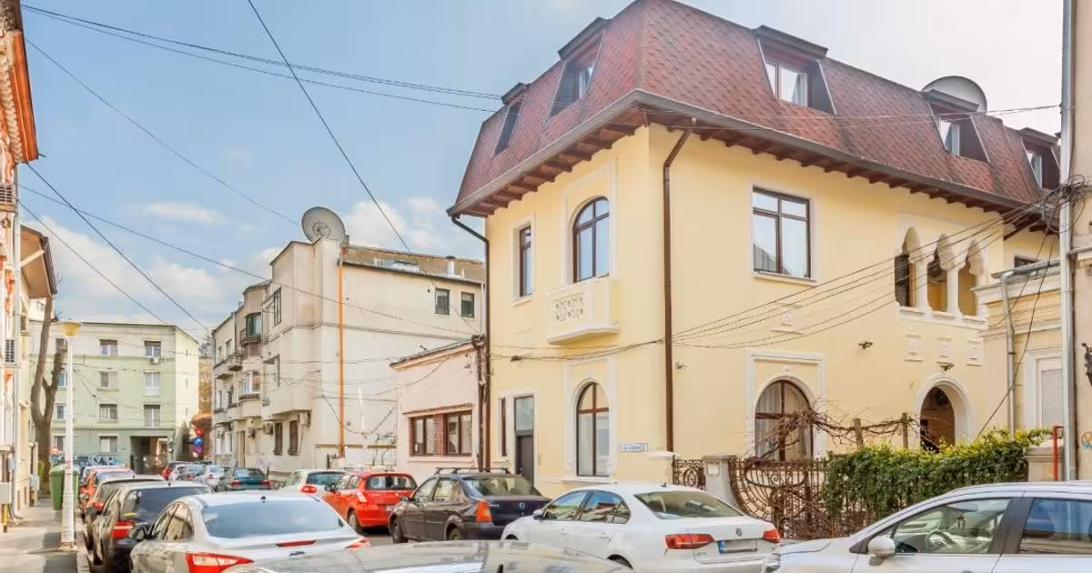 Casă individuală de vânzare cu 13 camere, mobilată în zona Romană, Ultracentral