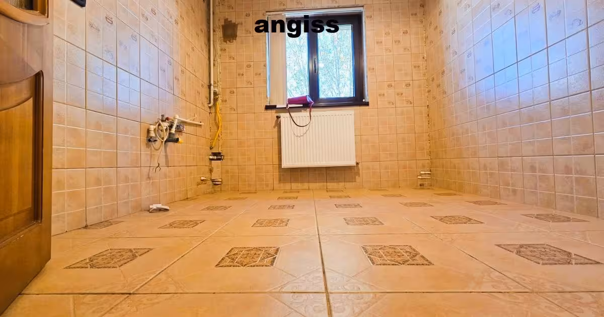 Apartament de vânzare cu 3 camere în zona Vest, Tulcea