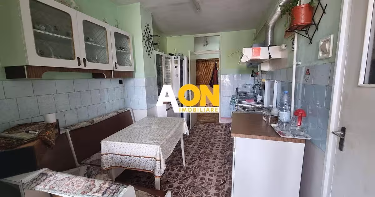 Apartament de vânzare cu 4 camere în zona Central, Alba Iulia