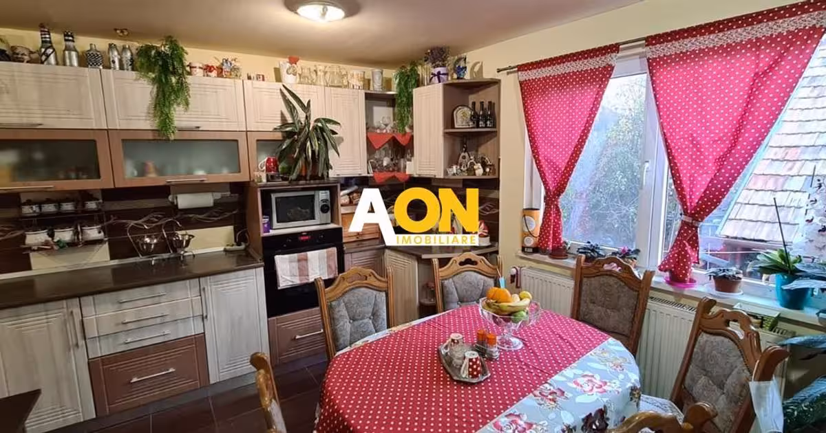Casă individuală de vânzare cu 8 camere, mobilată în zona Central, Alba Iulia