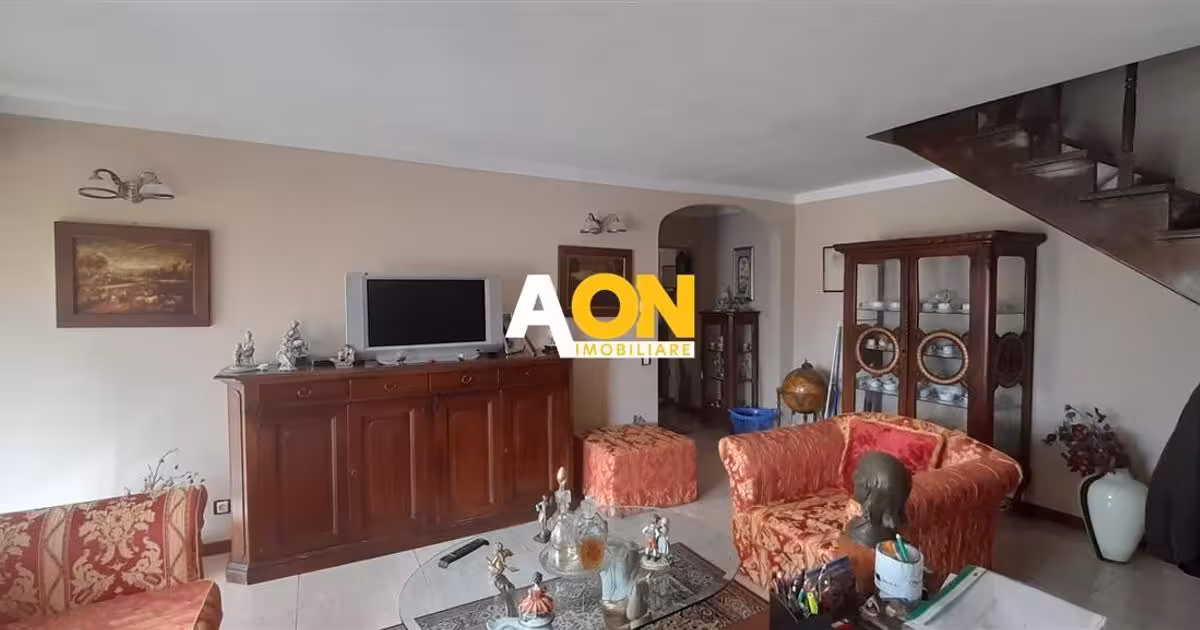 Apartament de vânzare cu 3 camere în zona Central, Alba Iulia