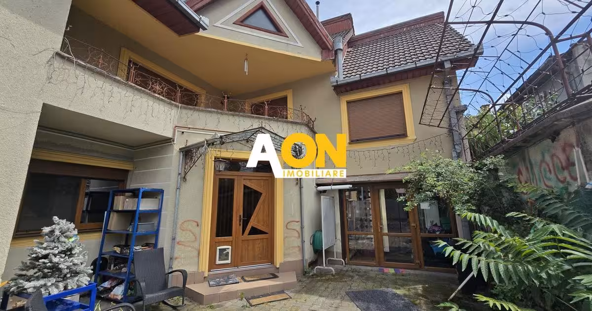 Casă de vânzare cu 6 camere, mobilată în zona Central, Alba Iulia