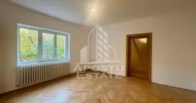 Casă Plopi