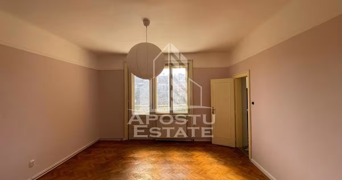 Casă individuală de vânzare cu 8 camere în zona Bălcescu, Timișoara