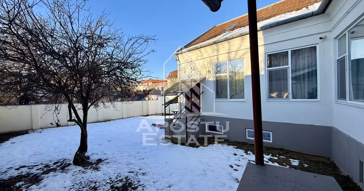 Casă de vânzare cu 10 camere în zona Lunei, Timișoara