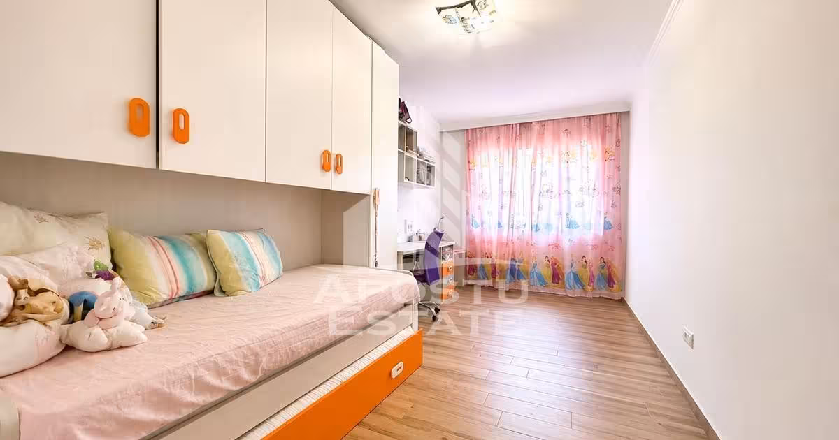 Casă de vânzare cu 4 camere, mobilată în Utvin