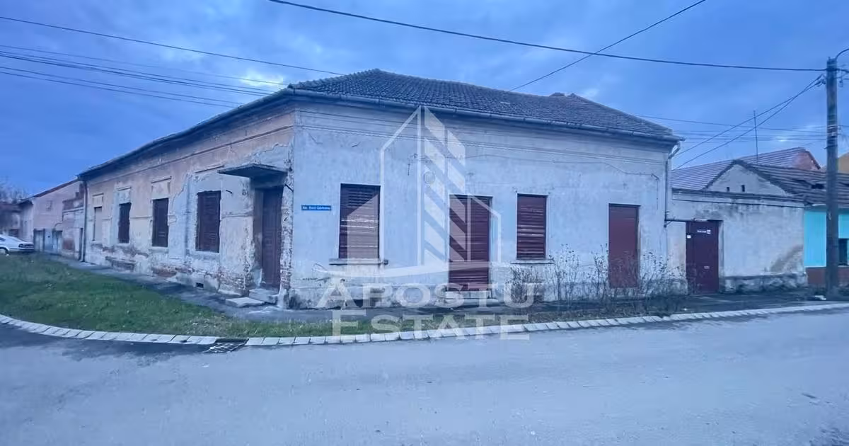Casă individuală de vânzare cu 8 camere în zona Drăgășani, Arad