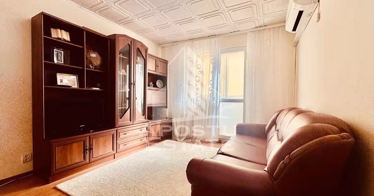 Apartament de vânzare cu 3 camere, mobilat în zona Aurel Vlaicu, Arad