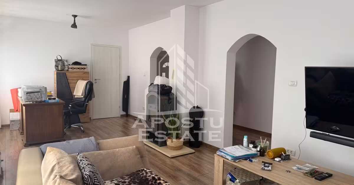 Casă individuală de vânzare cu 6 camere în Ghiroda