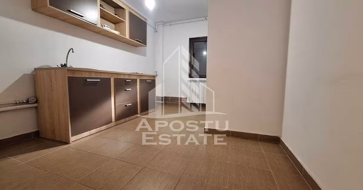 Apartament de vânzare cu 3 camere, mobilat în zona Banu Mărăcine, Arad