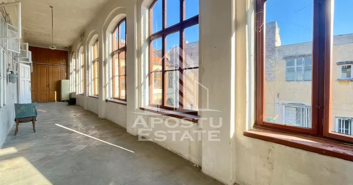 Apartament de vânzare cu 3 camere în zona Ultracentral, Arad