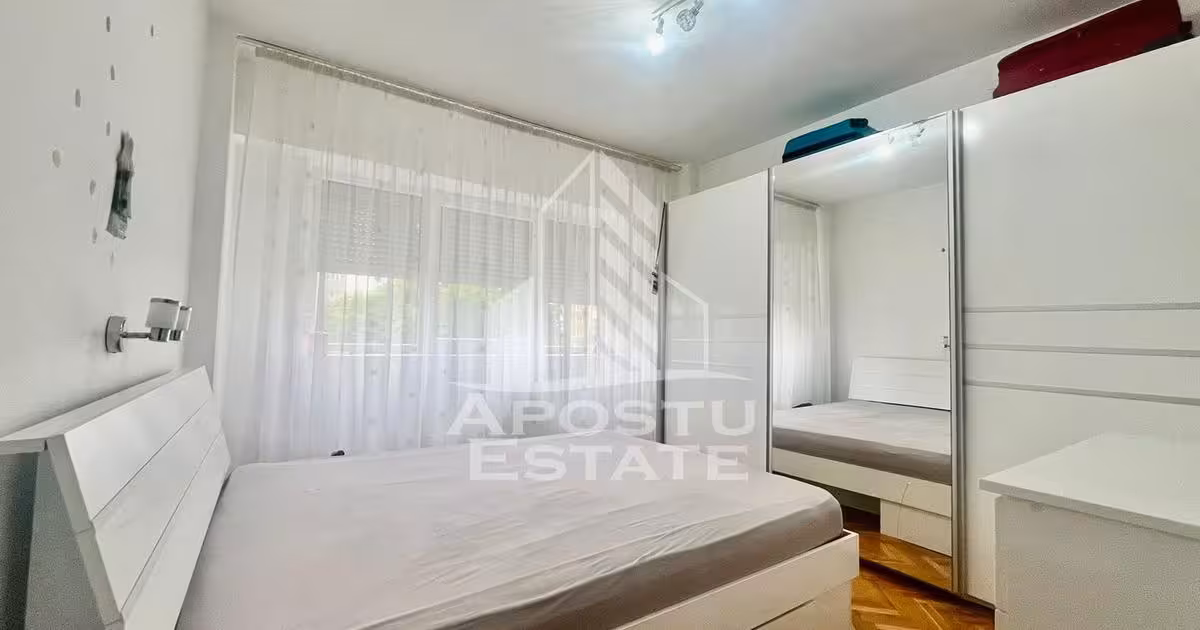 Apartament de vânzare cu 3 camere, mobilat în zona Aurel Vlaicu, Arad