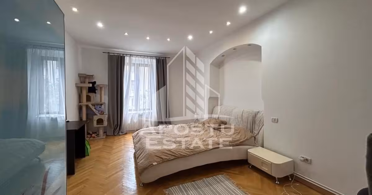Apartament de vânzare cu 2 camere, mobilat în zona P-ța Unirii, Timișoara