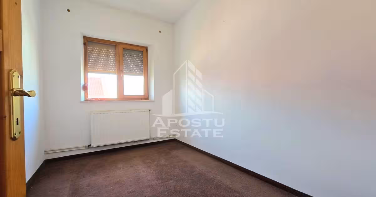Apartament de vânzare cu 4 camere în Vladimirescu