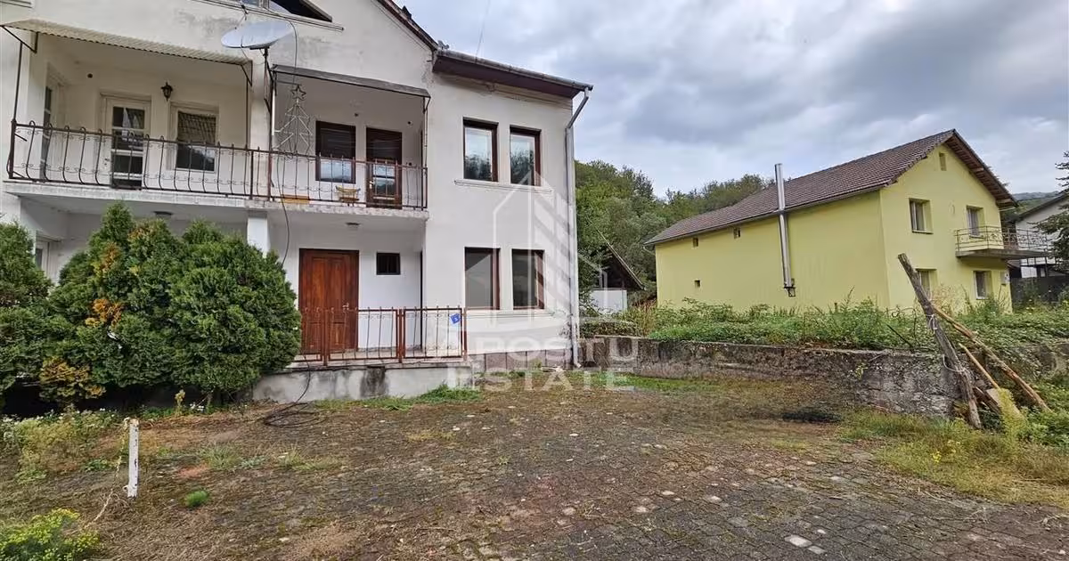 Duplex de vânzare cu 5 camere, mobilat în Moneasa