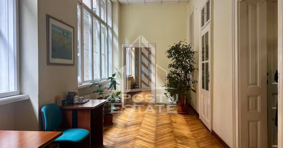 Apartament de vânzare cu 5 camere în zona Ultracentral, Arad