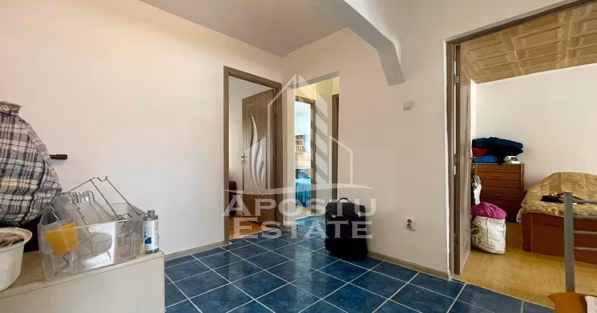 Apartament de vânzare cu 3 camere, mobilat în Petrila