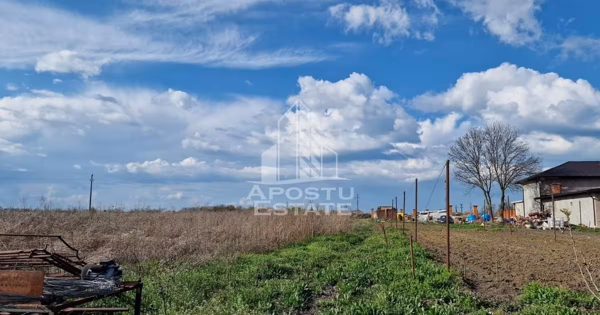 Teren Construcții intravilan de vânzare de 1700 mp, în Sacoșu Turcesc