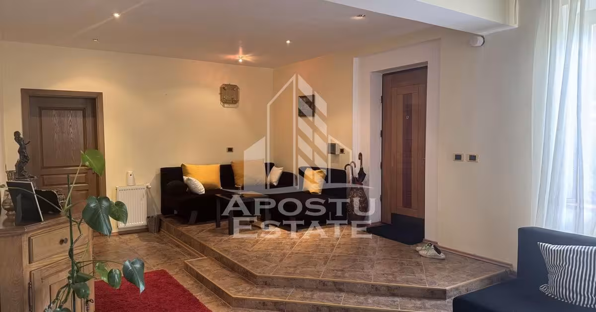 Casă individuală de vânzare cu 7 camere în Ghiroda