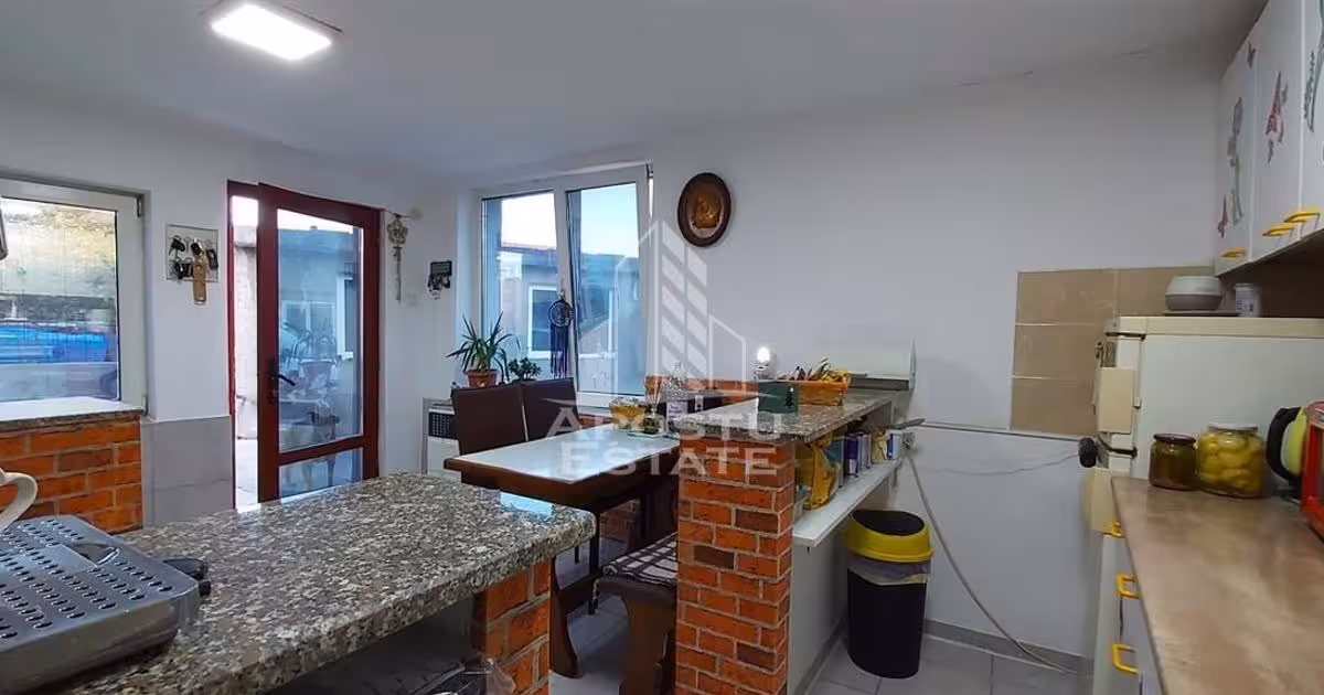 Casă individuală de vânzare cu 5 camere, mobilată în zona Aradul Nou, Arad